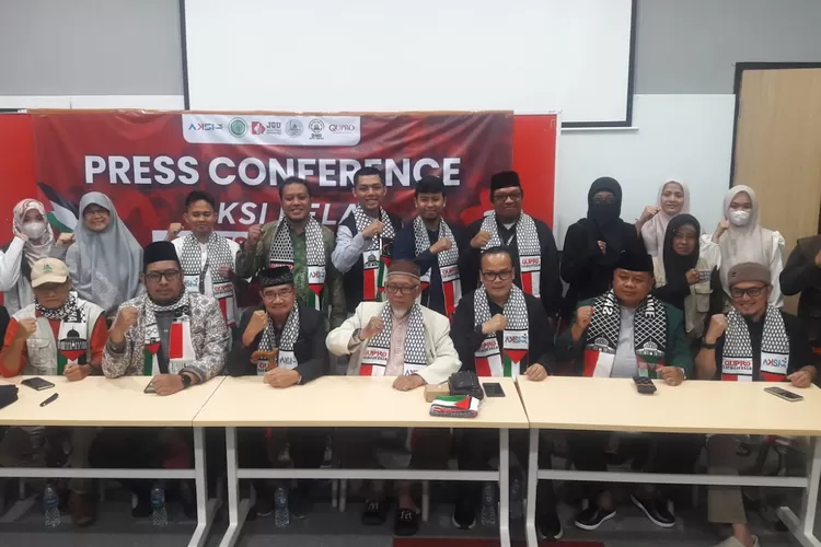 Kelompok masyarakat dan agama siap melaksanakan Aksi Bela Palestina Jilid 2, di area depan Kampus Jakarta Global University (JGU), Depok (JUNIOR/RADAR DEPOK)