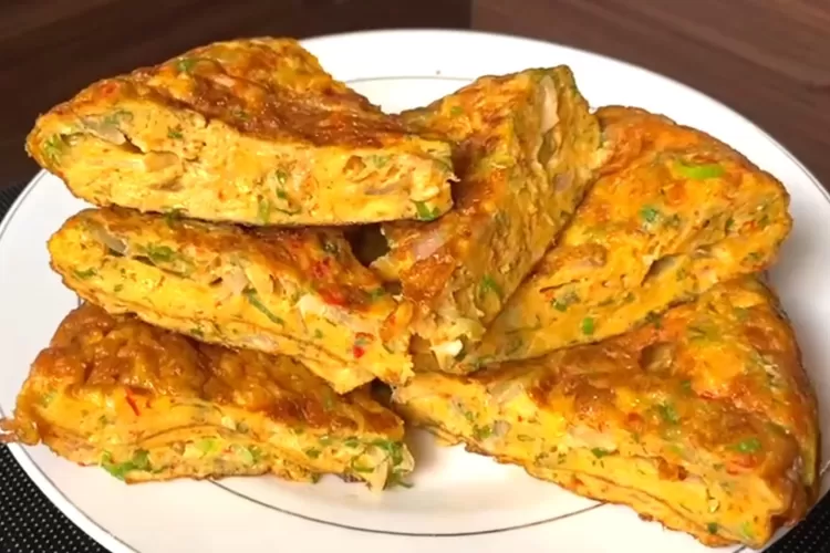 Telur dadar padang yang tebal, padat dan tidak amis (Tangkapan layar Youtube CHECHE KITCHEN )