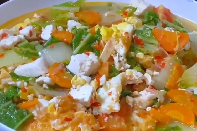 Tumis sawi putih dengan tagu dan wortel yang simple dan enak (Tangkapan layar Youtube CHECHE KITCHEN)