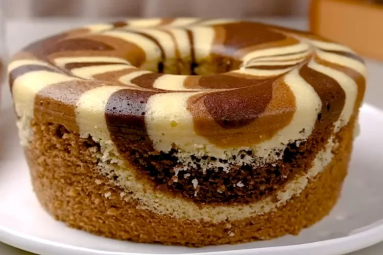 Kue Brudel kukus coklat moka dengan 1 teluir (Tangkapan layar Youtube Nabilah Kitchen)