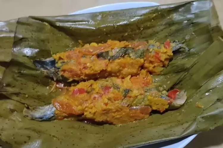 Olahan ikan tongkol dibuat pepes nikmat banget (Tangkapan layar Youtube Dapur Mama Ery)