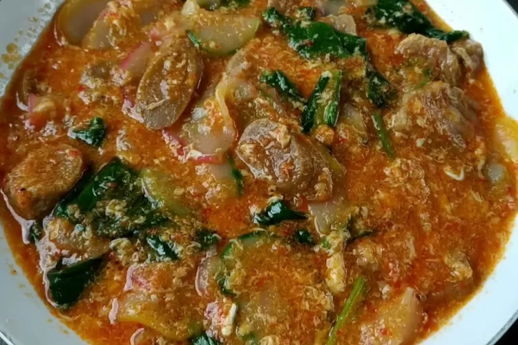 Nikmatnya resep seblak super pedas dan gurih  (Tangkapan layar Youtube Ika Mardatillah)