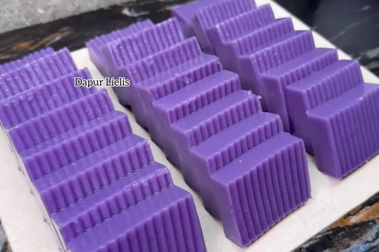 Puding ubi ungu yang cantik dengan tekstul lembut (Tangkapan layar Youtube Dapur Lielis)
