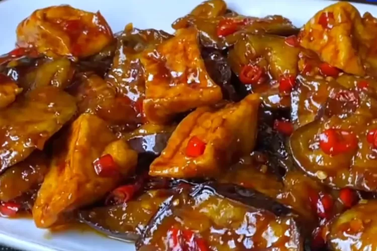 Tahu terong manis pedas masakan simpel yang akan disukai anak-anak (Tangkapan layar Youtube CHECHE KITCHEN)