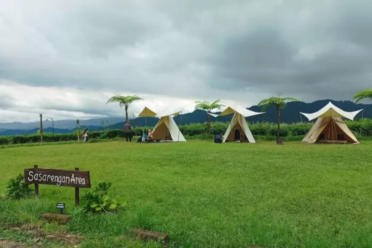Panorama tempat camping hidden gem Subang, Bukit Rindu (Daryl Cokelat)