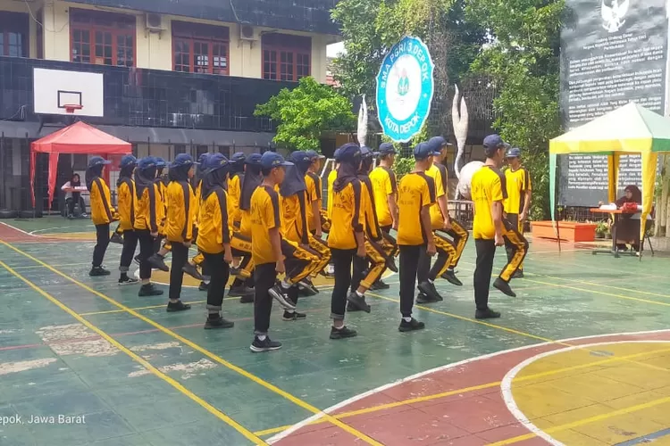 ILUSTRASI : Kegiatan lomba PBB yang dikuti oleh siswa SMP PGRI 2 Kota Depok, beberapa waktu lalu. (ANDIKA EKA/RADAR DEPOK)