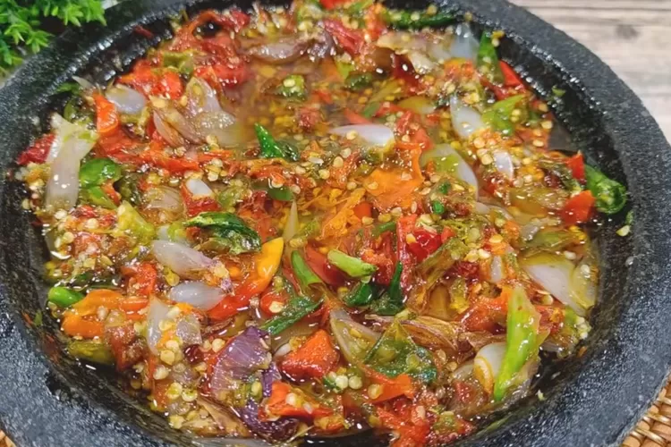 Sambal bawang yang nikmat dimakan dengan berbagai lauk (Tangkapan layar Youtube Sajian Bunda)