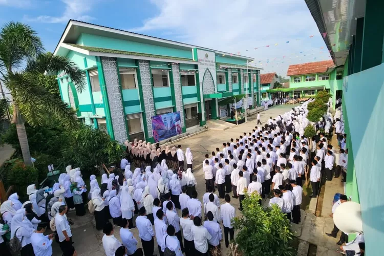 Suasana pelaksanaan upacara di MTsN Kota Depok. (ISTIMEWA)