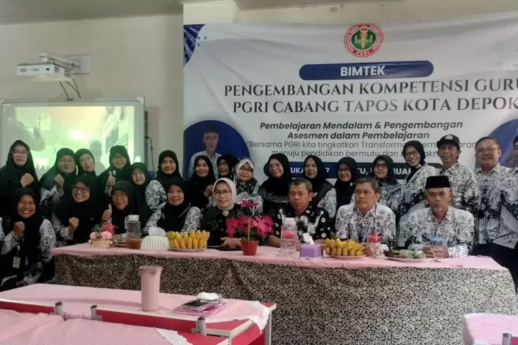 PGRI Kecamatan Tapos mengadakan Bimtek kepada 150 guru SDN se-Kecamatan Tapos di SDN Sukatani 7, pada Sabtu (11/1). (ISTIMEWA)
