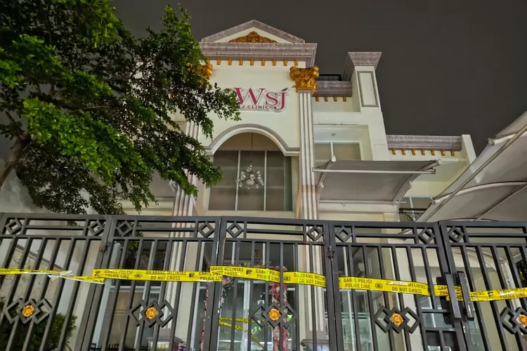 DISEGEL : Suasana WSJ Klinik yang berada di jalan Ridwan Rais, Kelurahan Beji Timur, Kecamatan Beji. (ALDY RAMA/RADAR DEPOK)