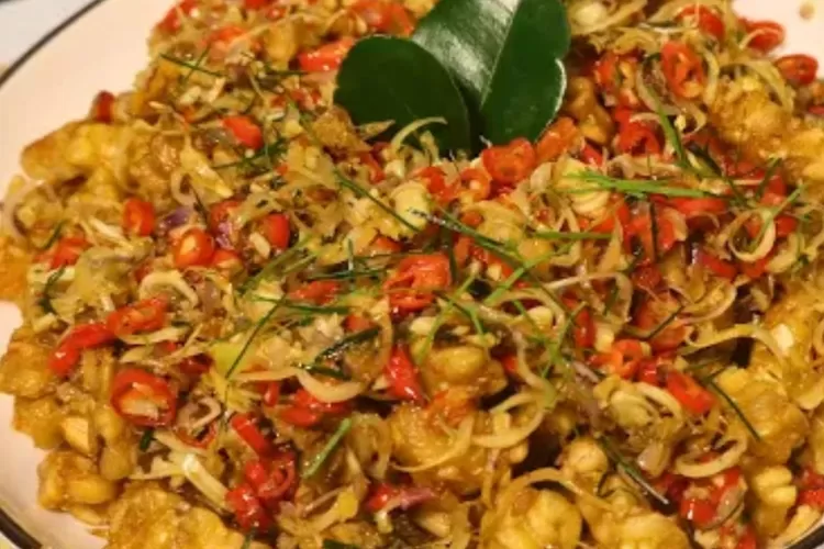 Resep sambal matah yang simple dan enak untuk akhir bulan (Tangkapan layar Youtube Dapur Bunda Keysha)