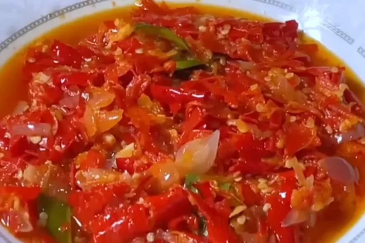 Sambal goreng Padang yang simple dan cocok untuk lauk apa saja (Tangkapan layar Youtube CHECHE KITCHEN)