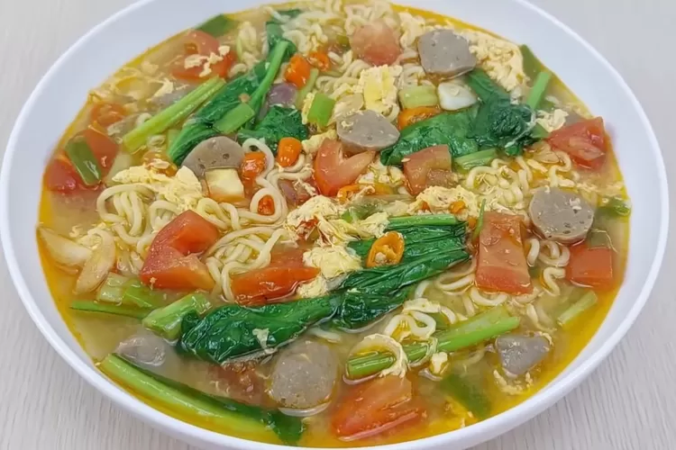 Resep mie kuah yang cocok dikala hujan (Tangkapan layar Youtube Tsani Wismono)