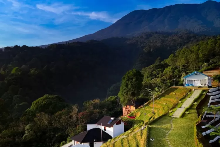Panorama keindahan dari villa dan glamping di atas Puncak, Casa De Monique (Airbnb.com)