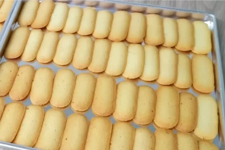 Resep membuat kue lidah kucing untuk cemilan Tahun Baru Imlek (Tangkapan layar Youtube Beqs Kitchen)