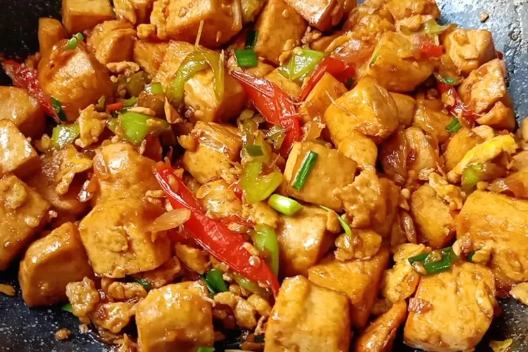 Resep gampang untuk menu harian, tahu telur tumis pedas (Tangkapan layar Youtube DAPUR A2)