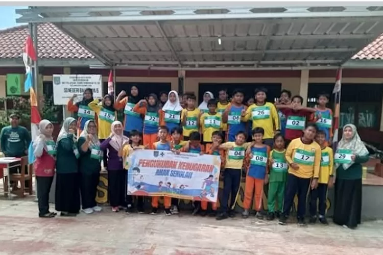 Siswa SDN Baktijaya 6 usai mengikuti perlombaan halaman sekolahnya, beberapa waktu lalu.