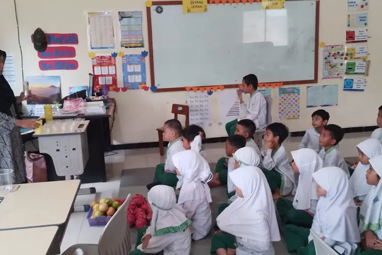 Suasana pembelajaran di SD Islam Fitrah (SDIF) Al Fikri yang terletak di Jalan Raden Saleh, Kelurahan/Kecamatan Sukmajaya. (ANDIKA EKA/RADARD DEPOK)