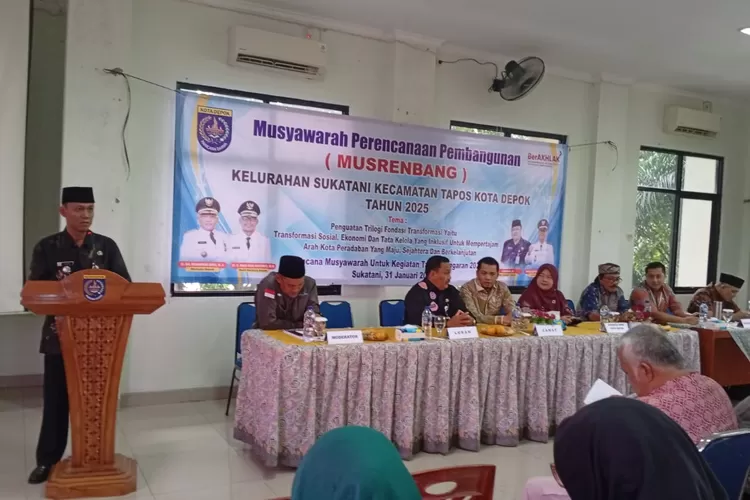 Suasana musrenbang Kelurahan Sukatani, Kecamatan Tapos, Kota Depok, di Aula Kelurahan Sukatani, Jumat (31/1). (AGNESYA WIANDA/RADAR DEPOK)