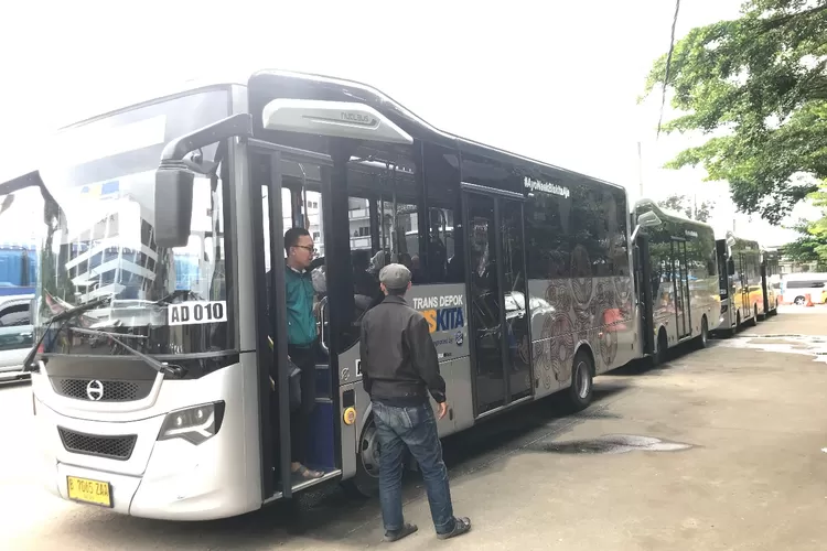 BisKita Trans Depok yang berada di Terminal Depok, Kelurahan Depok, Kecamatan Pancoranmas (ANDIKA EKA/RADAR DEPOK)