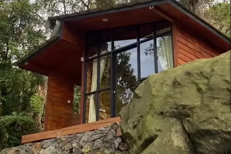 Glamping Villa tipe baru di Villa dan Cafe Air Lewihaja Hill (Instagram/@villadancafeair)