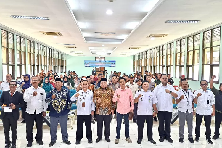 MUSYAWARAH : Situasi Musyawarah Rencana Pembangunan (Musrenbang) oleh Lurah Bojongsari Yaya Sudira (tengah) dan Elemen ASN di Kelurahan/Kecamatan Bojongsari di gedung BBPPMPV Jalan Raya Parung, Rabu (5/2).  (RISKY DWI LESTARI/RADAR DEPOK)