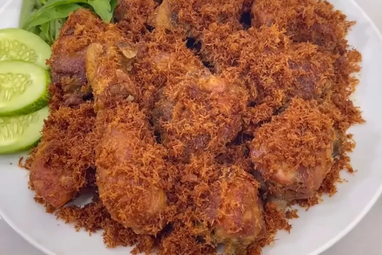 Ayam goreng serundeng kelapa yang gurih dan berempah (Tangkapan layar Youtube Ika Mardatillah)