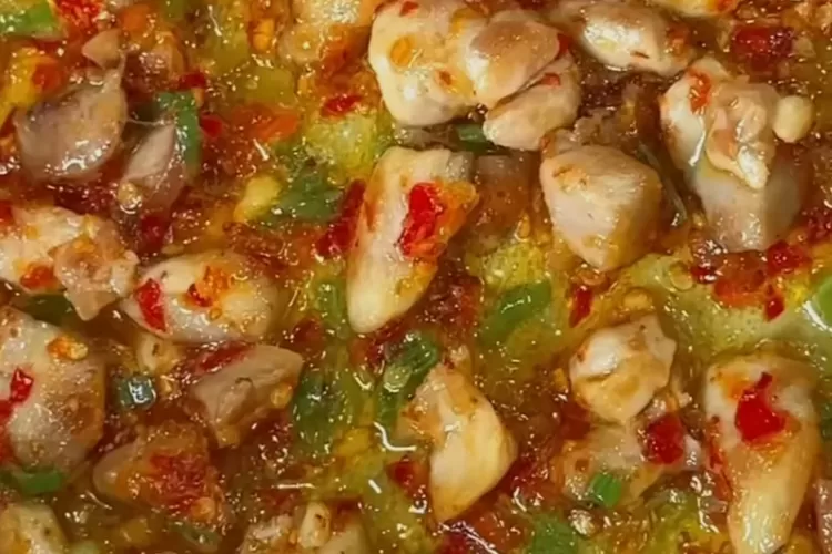 Oseng ayam bumbu taican untuk menu masakan harian (Tangkapan layar Youtube Enak Beud)