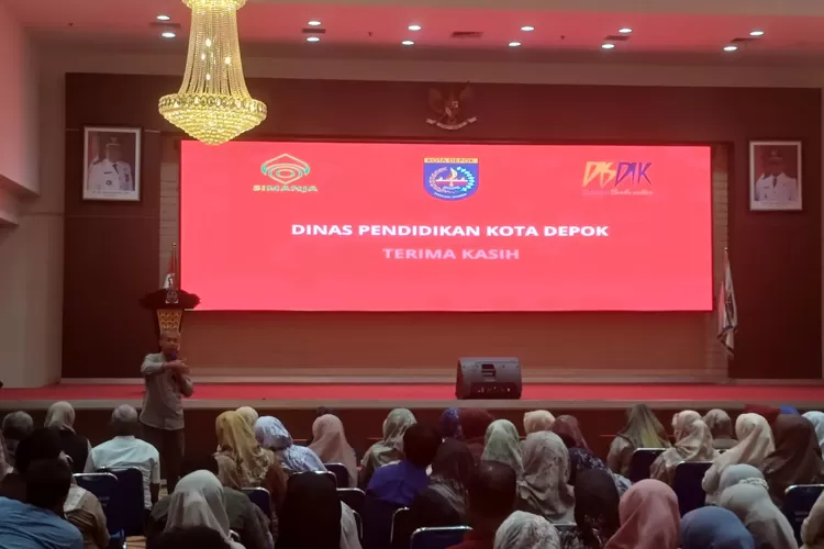 Kegiatan sosialiasi Aplikasi Simanja kepada kepala sekolah di SMPN dan SDN se-Kota Depok di aula lantai 10, Balaikota Depok, Selasa (11/2). (ANDIKA EKA/RADAR DEPOK)