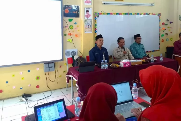 Kegiatan evaluasi pelaksanaan program selama 2024, di SDN Pasir Putih 3, Selasa (11/2/2025). (DOKUMEN K3S Sawangan)
