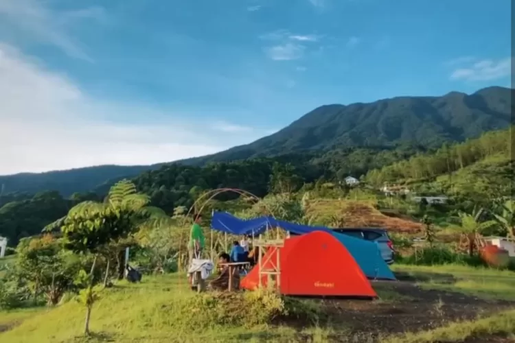 Bukit Saung Geulis Joglo, tempat camping dengan pemandangan indah (Instagram/@bukitsaunggeulisjoglo)