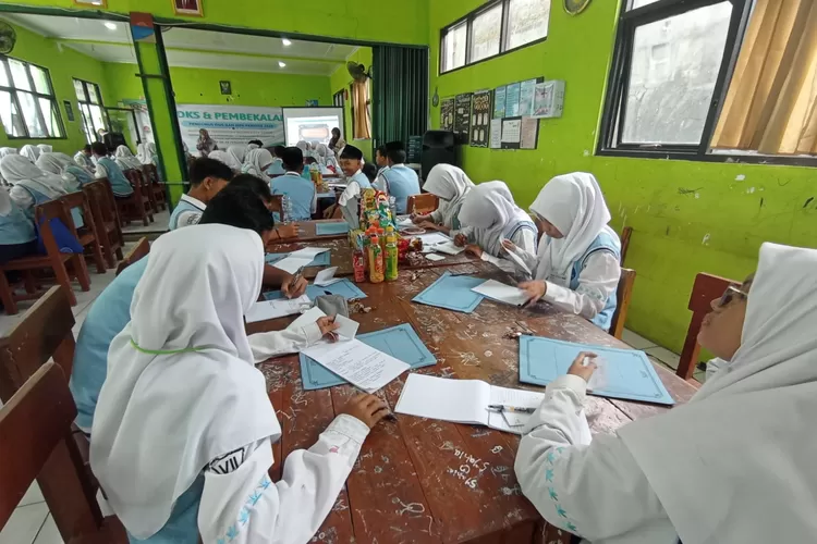 Kegiatan Pembekalan dan LDKS MTsN Kota Depok, di area sekolahnya, pada 7-9 Februari 2025 (ANDIKA EKA/RADAR DEPOK)