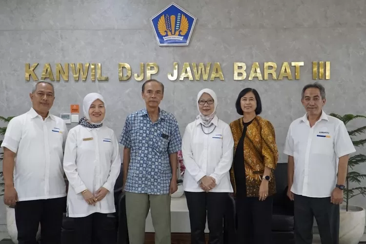 Tax Center FIA UI melakukan audiensi dengan Kantor Wilayah Direktorat Jenderal Pajak (Kanwil DJP) Jawa Barat III di Gedung Cakti Satya Nagara Kanwil DJP Jawa Barat III. (DOK DJP)