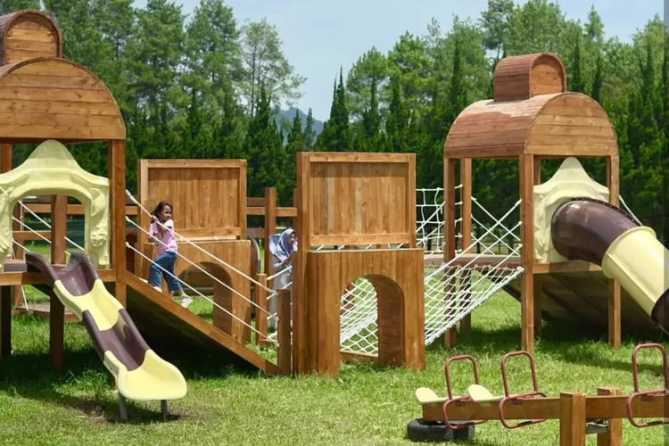 Playground di De Landen Lembang yang bakalan disukai si kecil (Instagram/@delandenlembang)