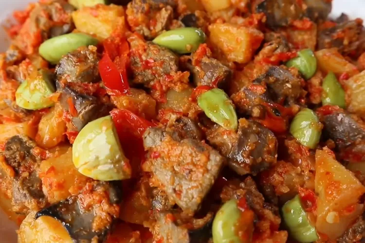 Resep sambal goreng kentang ati sapi untuk sajian saat lebaran (Youtube Ika Mardatillah )