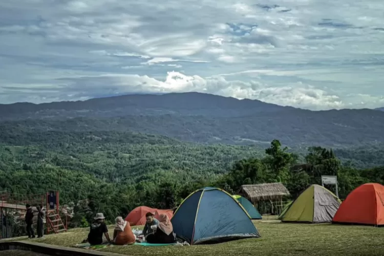 Pemandangan alam di Wisata Alam Bukit Baros Kabupaten Ciamis (Instagram/@wisataalam_bukitbaros)