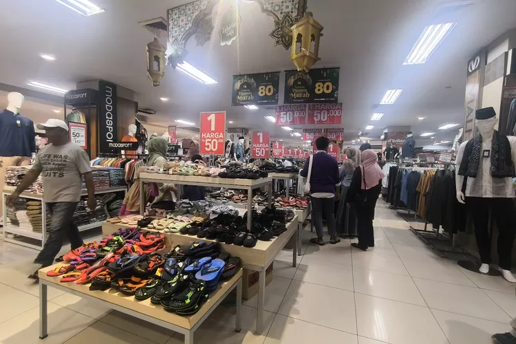 Sambut Ramadan dan persiapan Idul Fitri 2025. Ramayana Ciplaz Depok, Ramayana Cijantung, Ramayana Pasar Minggu Depan Stasiun, Ramayana Pasar Minggu KFC, menghadirkan program promo.