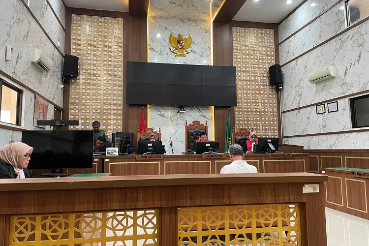 VONIS : Suasana saat Sidang vonis terdakwa kasus sedot lemat yang menyebabkan kematian, di Pengadilan Negeri Depok, Rabu (26/2/2025).  (RISKYDWILESTARI/RADARDEPOK)