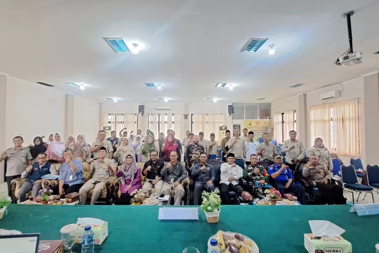 Aparatur Kecamatan Bojongsari melaksanakan Forum Rencana Kerja Organisasi Perangkat Daerah (Renja OPD), di Aula Kecamatan Bojongsari, Selasa (25/2).  (RISKY DWI LESTARI/RADAR DEPOK)