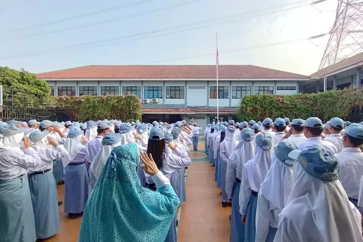 Upacar bendera di SMAN 8 Depok