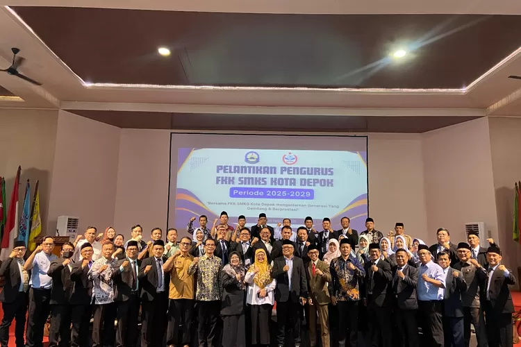 Kegiatan pelantikan dan pengukuhan FKK SMKS Kota Depok 2025-2029, di Tribun Al Azhari, Kelurahan Grogol, Kecamatan Limo, Rabu (26/2). (ANDIKA EKA/RADAR DEPOK)