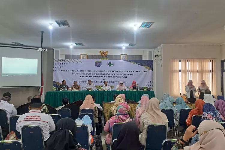 Pelaksaanaan kegiatan Lokakarya mini lintas sektor bersinergitas dengan puskesmas bojongsari dan duren seribu di Aula Kecamatan bojongsari, Kamis (26/2). (RISKY DWI LESTARI/RADAR DEPOK)