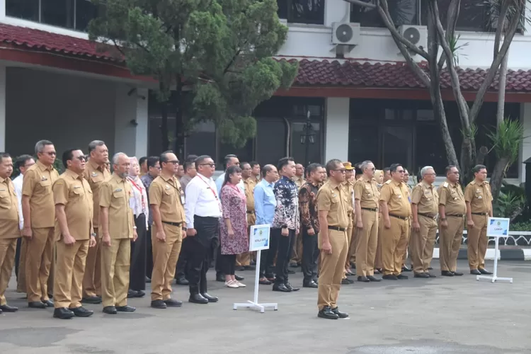 ASN Pemkab Bogor mengikuti apel rutin sebelum memulai pekerjaan.