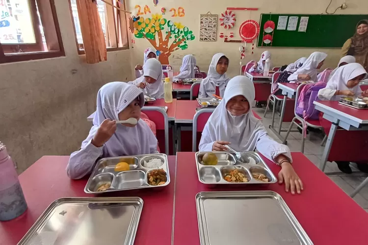 ILUSTRASI : Pelaksanaan program MBG di bulan Ramadan 2025 (ANDIKA EKA/RADAR DEPOK)