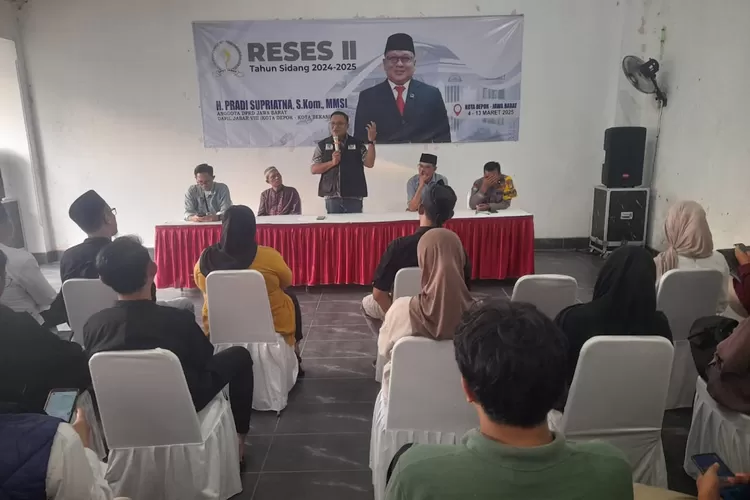 Kegiatan reses II Tahun Sidang 2024-2025 Anggota DPRD Jawa Barat Dapil Depok-Bekasi, Pradi Supriatna, di Kelurahan Kukusan, Kecamatan Beji Kota Depok, Selasa (4/3). (Andika Eka/Radar Depok)
