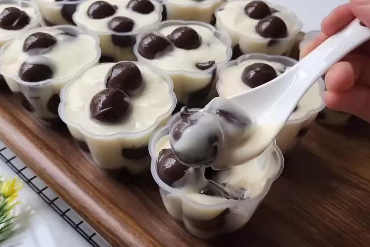 Puding bola coklat fla keju untuk takjil buka puasa (Tangkapan layar Youtube atha naufal)