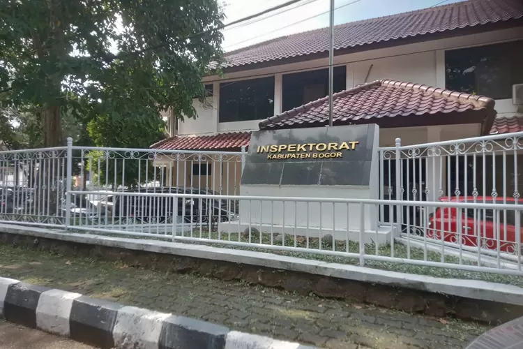 Penampakan gedung kantor Inspektorat Kabupaten Bogor yang kini dicat menjadi putih. 