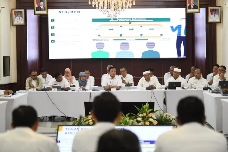 Rapat koordinasi dan evaluasi tata ruang provinsi Jabar.