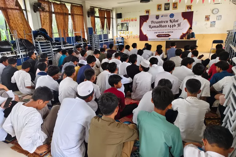 Pelaksanaan pesantren kilat Ramadan 1446 Hijriah, di SMPN 26 Depok, yang terletak Jalan Mangga, Kelurahan/Kecamatan Beji. (ANDIKA EKA/RADAR DEPOK)