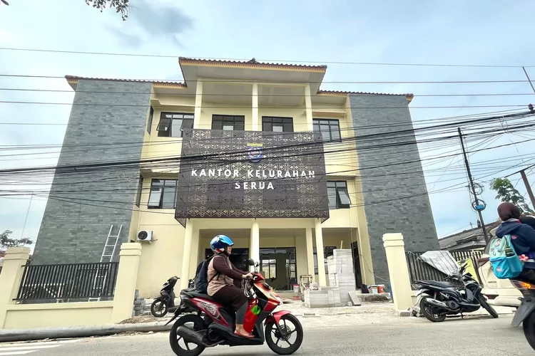 ILUSTRASI : Penampakan Kantor Kelurahan Serua (RISKY DWI LESTARI/RADAR DEPOK)